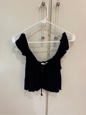 La Hearts Black Ruffle-Sleeve Tie-Front Crop Top